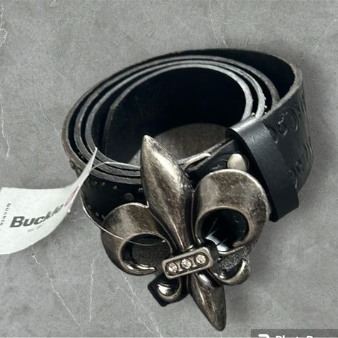 Brand New Buckle Belt Made From Genuine Leather With Silver Flor De Lis And Rhinestone Design. Belt Is A Size Large. Bin 3 Custom Belt Buckles For Women, Brass Knuckle Belt Buckle, 90's Style Accessories, Dc Belt Buckle, Cool Belts Fashion, Cute Belt Buckles, Drawcords Design, Metal Casting Jewelry, Belts Aesthetic