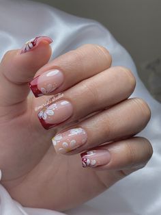 Short Floral Nails, Summer Nails Designs 2023, Current Nail Trends, Beach Nails Art, Summer Nails Designs, 2023 Beach, Manicure Nail Designs, Hello Nails, Korean Nails