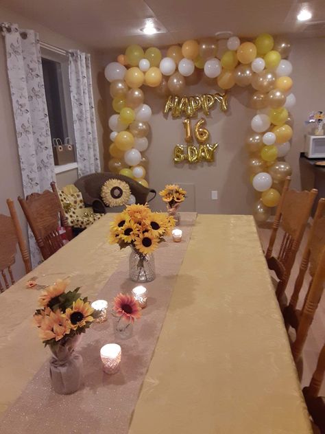 Gabi's a-MAZE-ing Sweet 16 | CatchMyParty.com Yellow Party Decorations Ideas, Yellow Theme Sweet 16, Sweet 16 Party Ideas Yellow, Yellow Sweet 16 Party Ideas, Maze Birthday Party, Yellow Birthday Theme, Yellow Themed Birthday Party, Summer Sweet 16, Sweet Sixteen Themes