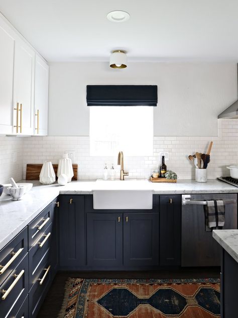 Good Luck Deciding Between These 8 Kitchen Cabinet Hardware Ideas That Are Next Level Good | Hunker Remodeling Hacks, Dark Wood Kitchen Cabinets, Kitchen Vibes, Layout Kitchen, Lower Cabinets, Simple Kitchen Remodel, Kitchen Top, Dark Wood Kitchens, Painted Kitchen Cabinets Colors