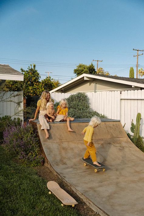 Porch Diy, Skate Ramps, Skate Ramp, Skateboard Ramps, Professional Surfers, Build A Fort, Surf House, Surf Shack, Beach Shack