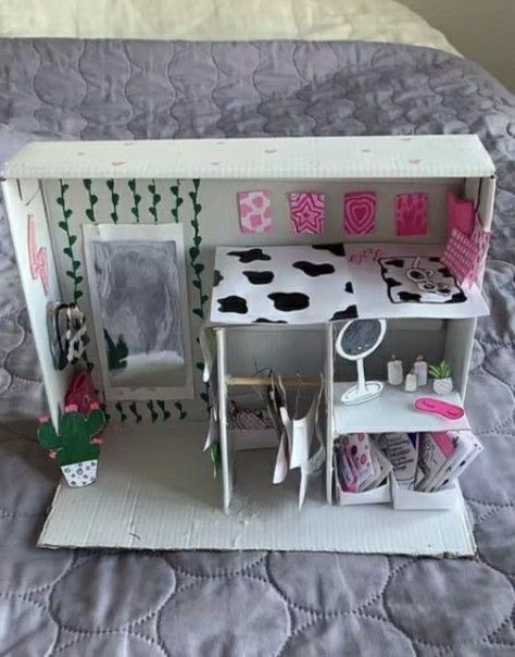 Hacks For Kids, Diy Hello Kitty, Crafts To Do When Your Bored, Duck House, Paper Dolls Diy, Hello Kitty Crafts, Doll Furniture Diy, Paper Doll House, Summer Things