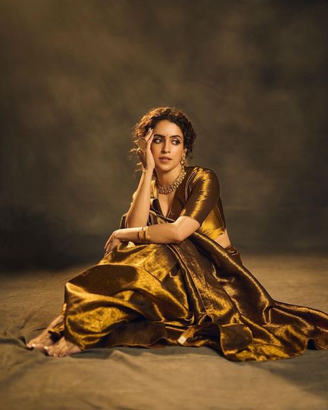 Stylish Looks We Want To Steal From Sanya Malhotra’s Wardrobe! Indian Bride Poses, Golden Saree, Bridal Sarees South Indian, Sanya Malhotra, Raw Mango, Draping Fashion, Saree Poses, Indian Saree Blouses Designs, Portrait Photography Women