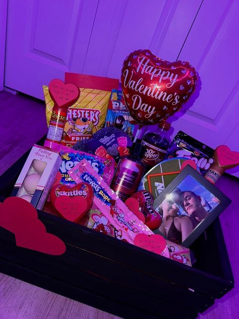 #valentinesdaygift Diy Valentine’s Day Basket For Him, Things To Get For Valentines Day, Valentine Gift Baskets For Boyfriend, Valentine Gifts For Boyfriend Ideas, Valentines Gift For Boyfriend Ideas Baskets, Valentines Burr Basket, Valentines Day Boyfriend Ideas, Valentine Bf Gifts, Vday Gift Basket For Him