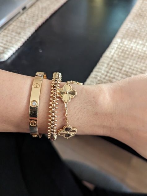 Clash De Cartier Bracelet Stack, Van Clef Bracelet Stack, Cartier Clash Bracelet, Van Cleef Bracelet Stack, Vca Bracelet, Bracelets Stack, Stack Bracelet, Handbag Essentials, Cartier Bracelet