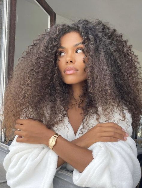 Cabello Afro Natural, Tina Kunakey, Hair Extensions For Short Hair, Beautiful Curly Hair, Curly Girl Method, Curly Hair Inspiration, Good Hair Day, Long Curly Hair, Curly Girl