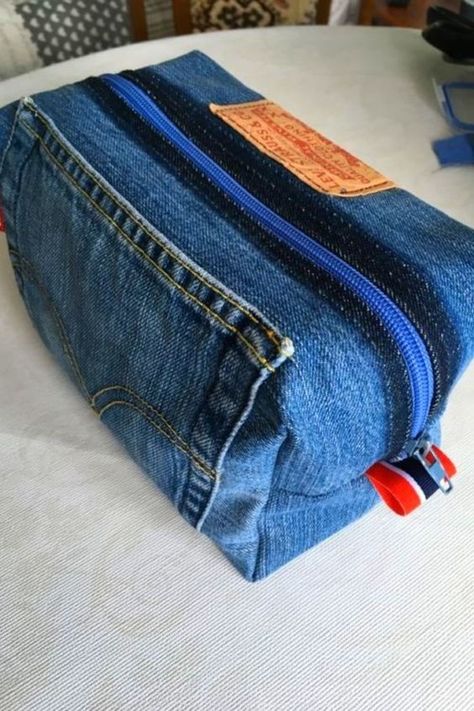 Uses For Old Jeans, Reuse Jeans, Reuse Old Jeans, Denim Sewing Projects, Old Jeans Recycle, Bag From Old Jeans, Denim Upcycle, Denim Bag Patterns, Denim Crafts Diy