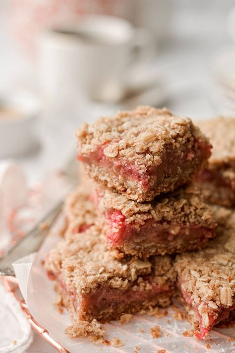 Rhubarb Oatmeal Bars, Chewy Oatmeal Bars, Rhubarb Filling, Oatmeal Raisin Muffins, Rhubarb Oatmeal, Rhubarb Cake Recipes, Rhubarb Bars, Raisin Muffins, Roasted Rhubarb