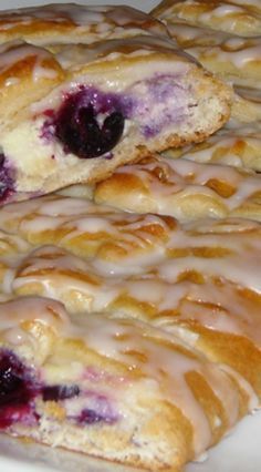 Blueberry Cream Cheese Coffee Cake...... Blueberry Cream Cheese Coffee Cake, Brownies Truffles, Blueberry Cakes, Bakery Shops, Cheese Coffee Cake, Witch's Kitchen, Cream Cheese Coffee Cake, Coconut Dessert, Clean Foods