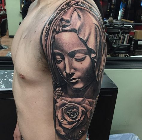 Artist - frank310 Madonna Tattoo, Maria Tattoo, Virgin Mary Tattoo, Chicano Tattoos Sleeve, Floral Thigh Tattoos, Filigree Tattoo, Tattoos For Dog Lovers, Mary Tattoo, Christ Tattoo