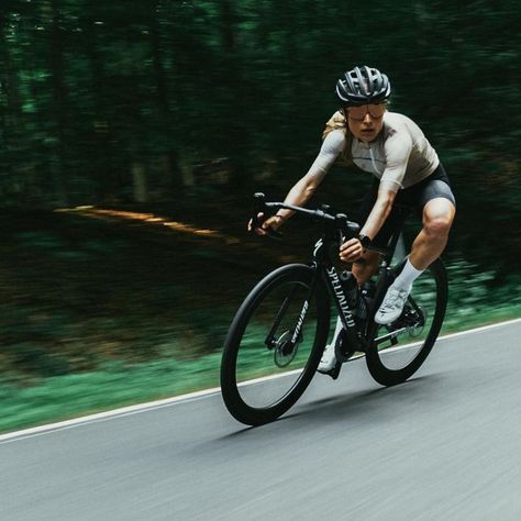 Cycling Photoshoot, Road Cycling Photography, Cyclist Photography, Cycling Aesthetic, Cycling Inspiration, Cycling Pictures, Running Photos, Bike Aesthetic, Cycling Photography