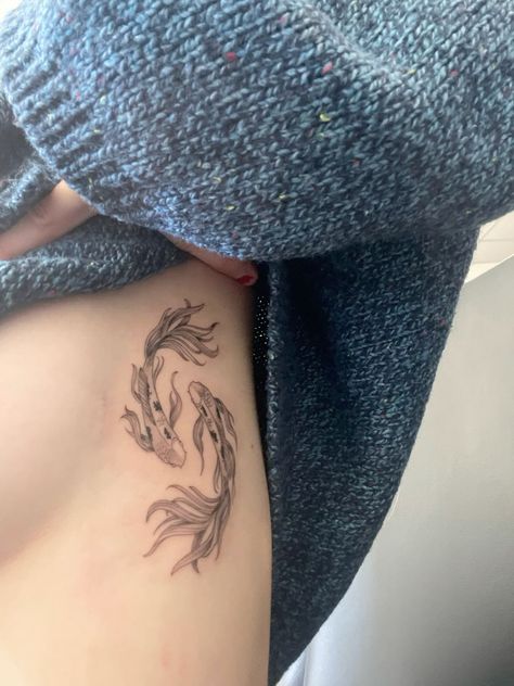 Asian Wrist Tattoo, Koi Fish Tattoo Side Ribs, Coy Fish Tattoo Women, Red Koi Fish Tattoo, Tattoo Koi Fish, Koi Fish Tattoos, Fish Tattoo Design, Small Girly Tattoos, Koi Tattoo