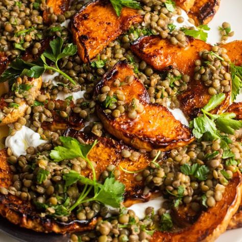 Squash And Lentils, Thanksgiving Vegetarian, Squash Roasted, Autumn Squash, Stuffed Squash, French Lentils, Fall Recipes Healthy, Herb Recipes, Roasted Squash