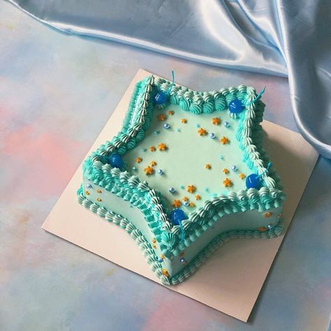 🪐 seeing stars ✨ this shape is available and holds the same price point as the standard round, heart and flower shapes. i will update my… 25th Birthday Cakes, Twins Cake, Vintage Birthday Cakes, Shape Cake, 16 Cake, Flower Shapes, Cake Shapes, Pretty Birthday Cakes, Cute Birthday Cakes