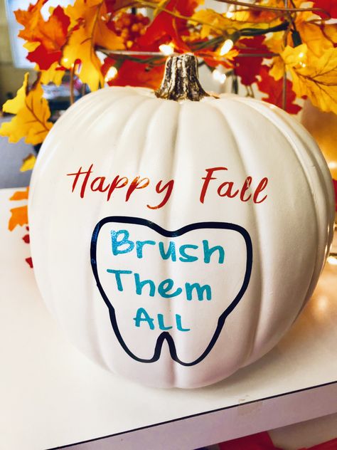 Dental Fall Decor, Thanksgiving Dental Office Ideas, Dental Office Fall Decorations, Dentist Halloween Decorations, Dental Office Halloween Decorations, Fall Decor For Office, Dental Office Halloween Costumes, Working Thanksgiving, Dental Thanksgiving