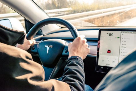 Tesla in fresh legal battle over self-driving technology Tesla Car, Tesla S, Road Trip Planning, Software Update, Self Driving, Phone Call, Cruise Control, Apple Car Play, Travel Planner