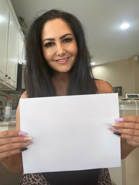 Lady Holding Paper, A Lady Holding A Paper Selfie, A Woman Holding A Paper, Woman Holding Paper, Womens Pictures, Holding Paper, Pretty Brown Eyes, Love Good Morning Quotes, Video Call With Boyfriend