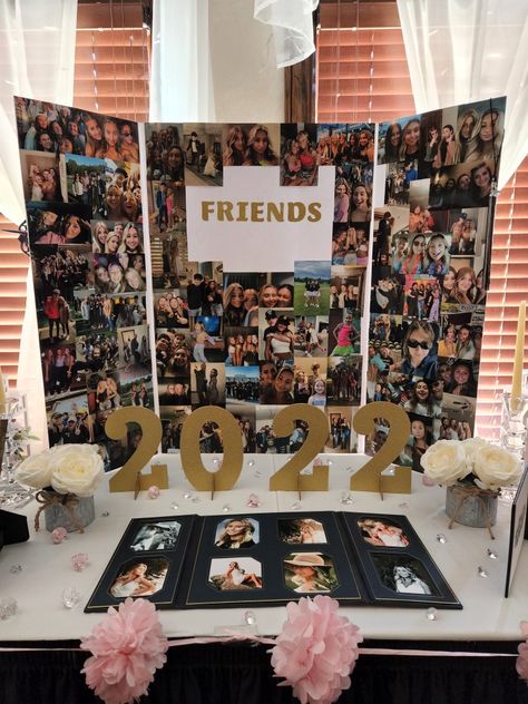 Graduation Pic Board Ideas, Picture Table Graduation Party, Picture Ideas For Graduation Party, Tri Fold Graduation Board Ideas, Graduation Picture Wall Ideas, Grad Party Decorations Pictures, Picture Wall For Party, Joined Graduation Party Ideas, Grad Picture Board Ideas