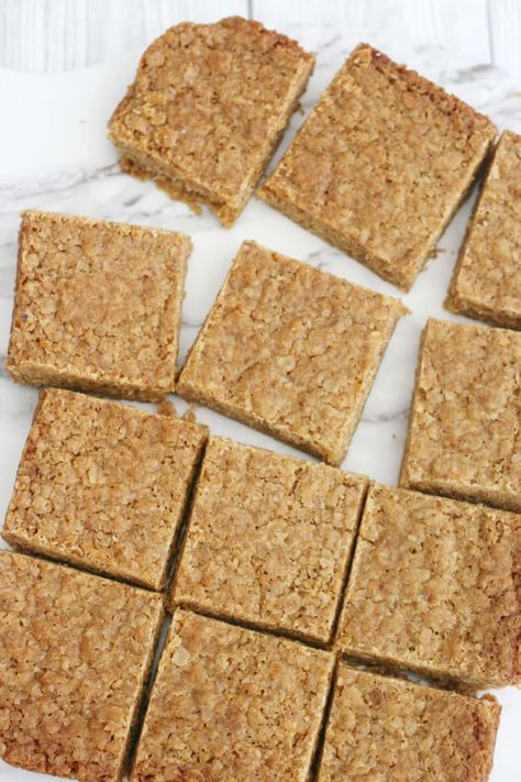 Flapjack Recipe Chewy, Mary Berry Recipes Baking, Easy Flapjacks, Mary Berry Cakes, Flapjacks Recipe, Chocolate Flapjacks, Flapjack Recipe, Quick Cookies Recipes, Baking Recipes For Kids