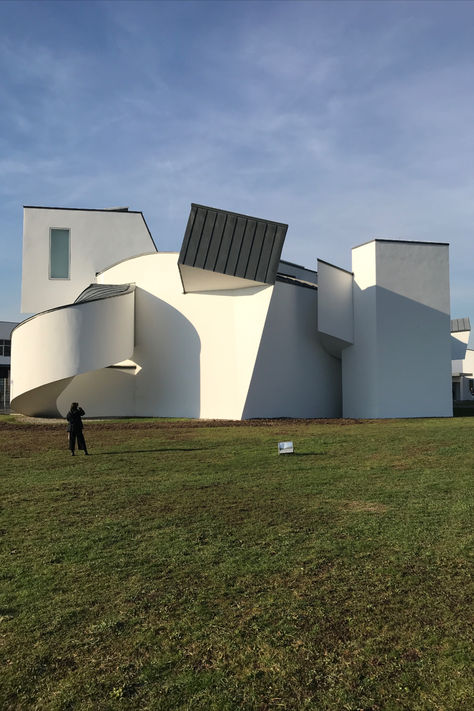 Vitra Design Museum by architect Frank Gehry at Vitra Campus, Weil am Rhein, Alemanha Vitra Museum, Vitra Design Museum, Accessory Design, Vitra Design, Frank Gehry, Design Museum, The History, Accessories Design, Architecture