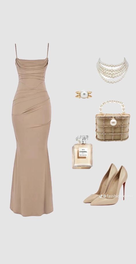 Tight Dress Outfit, Classy Prom Dresses, Looks Party, Prom Dress Inspiration, Looks Chic, Fancy Outfits, Winter Fashion Outfits, Elegant Outfit, Types Of Fashion Styles