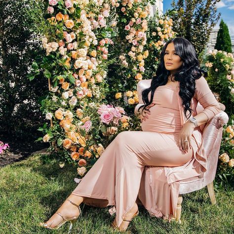 Emily Bustamante, Taina Williams, Emily Jackson, Emily B, Pregnancy Goals, Baby In Bloom, Bloom Baby, Different Shades Of Pink, Baby Shower Photos