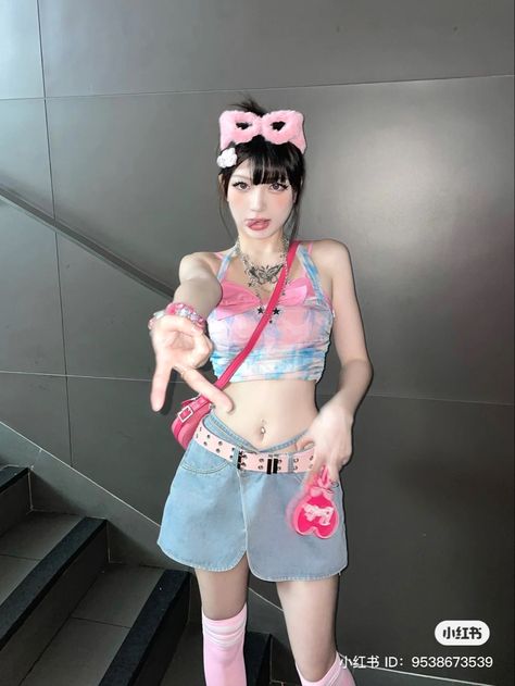 Harajuku Fashion Kawaii Street Styles, Punk Harajuku Outfits, Harajuku Fashion 90s, Harajuku Poses, Summer Harajuku Outfits, 2000s Harajuku Fashion, Blue Pink Outfit, Harajuku Style Outfits, 90s Harajuku Fashion