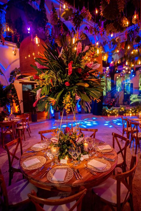 Havana Nights Theme, Rio Party, Tropical Wedding Centerpieces, Cartagena Wedding, Havana Nights Party, Theme Carnaval, Jungle Wedding, Tropical Wedding Theme, Tropical Glam