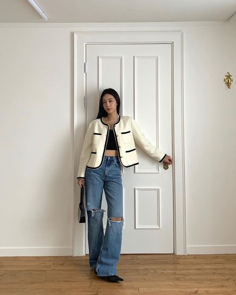 Tweed Blazer Casual Outfit, Y2k Work Outfit, Korean Vest Outfit, Korean Tweed Outfit, Tweed Jacket Street Style, Matured Look Outfit, Pink Tweed Blazer Outfit, Tweed Jacket Outfit Casual, Tweed Blazer Outfit Women