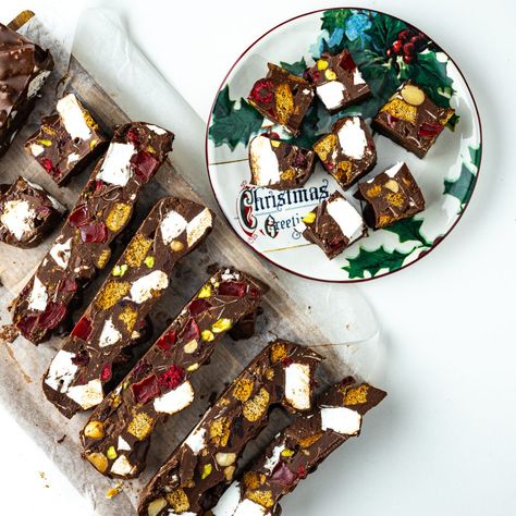 Christmas Rocky Road Holiday Rocky Road Nyt, Christmas Rocky Road Recipe, Rocky Road Squares, Rocky Road Christmas, Christmas Rocky Road, Brunch Salad, Rocky Road Recipe, Vanilla Marshmallows, Freeze Dried Raspberries