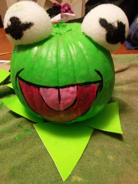 Kermit the Frog pumpkin Kermit The Frog Pumpkin, Frog Pumpkin Painting, Frog Pumpkin, Pumpkin Competition, Pumpkins Decorated, Pumpkin Paintings, Pumpkin Decorating Diy, Pumpkin Idea, Pumpkin People