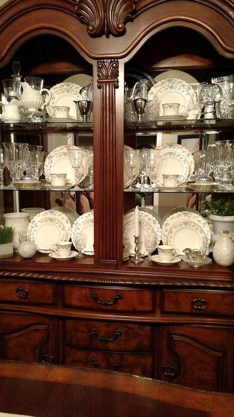 How to style a china cabinet! China Hutch Display, China Cabinet Decor, China Hutch Decor, China Cabinet Redo, Pallet Deck Diy, Antique China Cabinets, China Cupboard, Redo Cabinets, Glass Cabinets