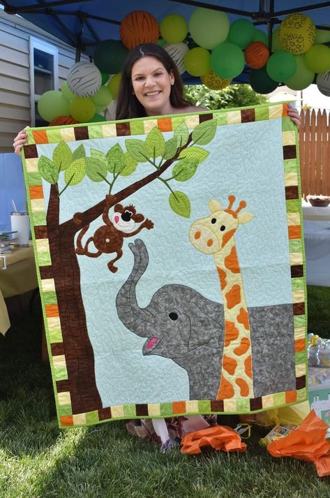 Safari Quilt Pattern, Safari Baby Quilt, Giraffe Baby Quilt, Free Quilt Patterns Printables, Safari Quilt, Panel Quilting, Aplique Quilts, Baby Quilt Panels, Baby Quilts Easy