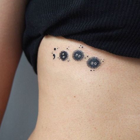 Tatuaje Studio Ghibli, Studio Ghibli Tattoo, Forest Spirits, Soot Sprite, Ghibli Tattoo, Petit Tattoo, Tattoo Trend, Soot Sprites, Inspiration Tattoos