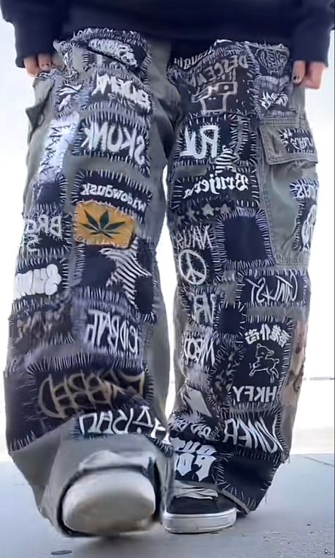 Baggy Patch Pants, Baggy Crust Pants, Alt Patches, Punk Pants Diy, Crust Pants Patch Ideas, Grindcore Aesthetic, Crust Punk Style, Crust Shorts, Crust Patches