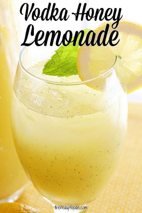 Lemon Vodka Drinks, Honey Cocktail, Honey Lemonade, Summer Vodka Cocktails, Honey Drink, Lemon Vodka, Vodka Lemonade, Healthy Cocktails, Lemon Drink