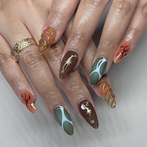 ig: nailsxomari Earth Girl Nails, Earthy Nails Designs Almond, Hozier Nails, Earthy Acrylic Nails, Earthy Nails Designs, Earth Nails, Earthy Nails, Cottagecore Nails, Earthy Girl