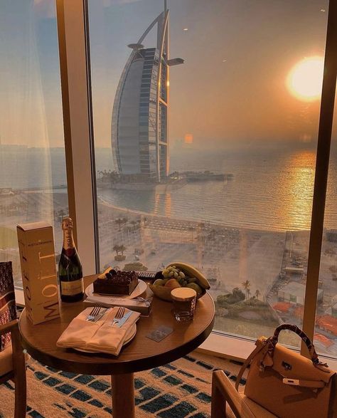 Dubai Aesthetic Girl, Sky Room, City Life Aesthetic, Bubble House, Dubai Vacation, Dubai Aesthetic, Dubai Lifestyle, Golden Sunset, My Aesthetic