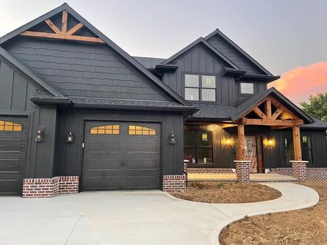 Black And Cedar House Exterior Farmhouse, Dark Modern Farmhouse Exterior, Dark Gray House Exterior, Homestead Plans, Cabin Addition, Barndominium Houses, Charcoal House, Lp Smartside, Colorado Life