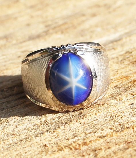 Sapphire Ring Gold, Sun Wedding, Mens Bling, Ruby Ring Vintage, Bling Ideas, Star Sapphire Ring, Emerald Ring Vintage, Real Star, Gold Sapphire Ring