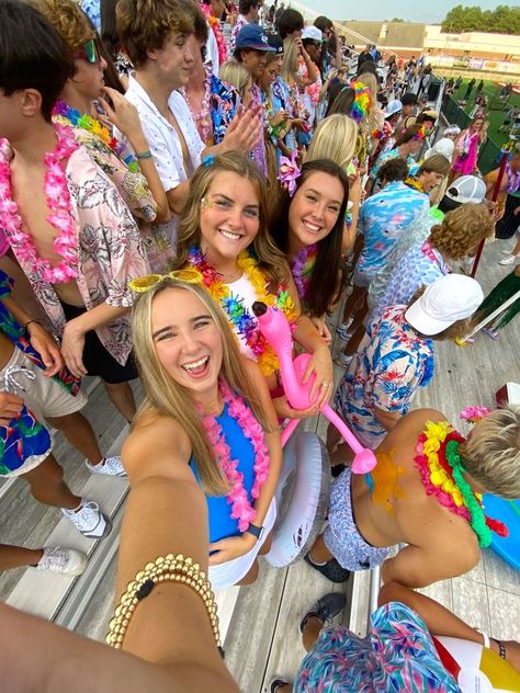 Pool Party Spirit Week, Hawaii School Spirit Day, Luau Outfits Spirit Week, Beach Theme Frat Party Outfit, Hawaiin Theme Outfit Football Game, Hawaiin Theme Outfits Women, Hawaiian Fnl Theme, Hawaiian Theme Outfit For School, Beach Theme Student Section