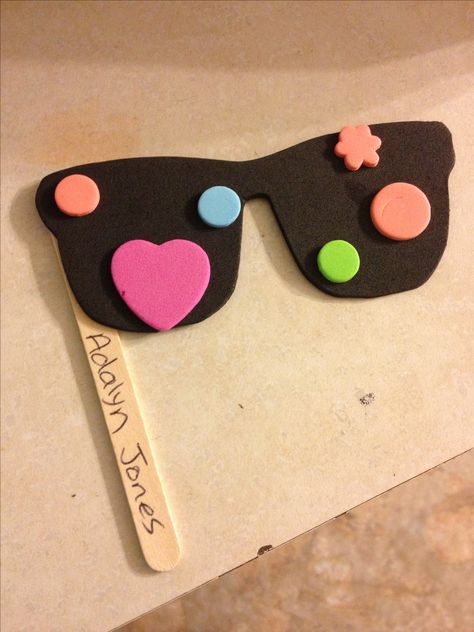 cute kids sunglasses craft...think I'm going to make frames though so they're more like sunglasses ! Beach Crafts For Kids, Safety Crafts, June Crafts, Summer Preschool, Toddler Arts And Crafts, Toddler Summer, Summer Crafts For Kids, Daycare Crafts, Classroom Crafts