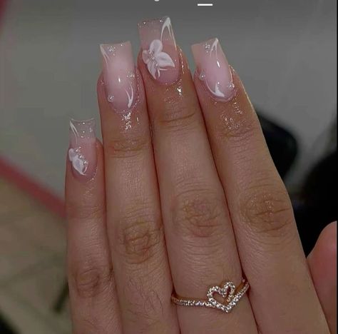 There's a new beauty trend taking over Instagram and it's absolutely stunning. Say hello to "quartz nails". Acrylic Nail Designs Black Women, Nails Acrylic Almond Summer, Summer Nails And Toes Matching, Matching Summer Nails, Summer Nails And Toes, Nails And Toes Matching, Diy Nails For Beginners, Nails Almond Short, Almond Summer Nails