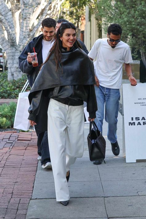 Hailey Rhode Baldwin, Cape Outfit, Kendall Jenner Street Style, Kendall Style, Melrose Place, Phoebe Philo, Kendall Jenner Outfits, Jenner Style, Sarah Jessica Parker