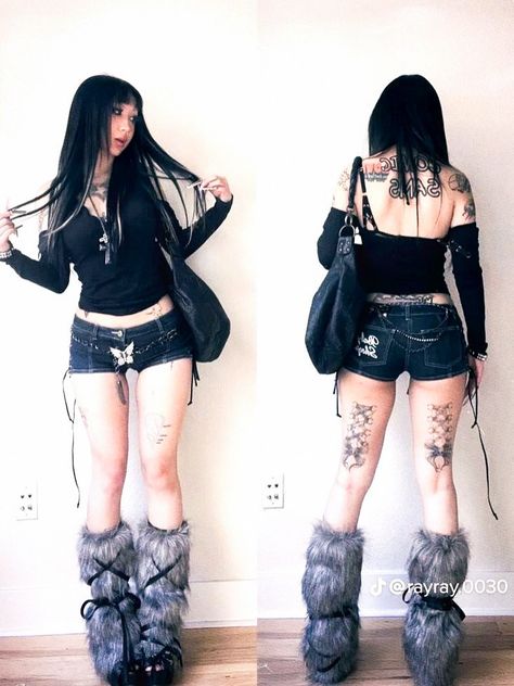 Moshpit Outfit, Drain Core Outfits, Emo Clubbing Outfit, Grey Day Concert Outfit, Grunge Shorts Outfit, Goth Outfits Revealing, Goth Diy Clothes, Outfit Ideas Alt, Mini Skirt Outfit Alt