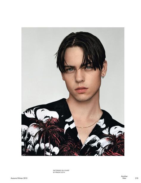 Hairstyles Center Part, Elias Bender Rønnenfelt, Alasdair Mclellan, Art Partner, Middle Part Hairstyles, Goth Hair, Center Part, Male Makeup, Male Magazine