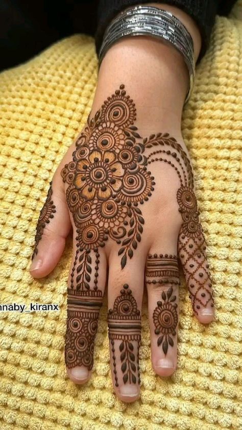 Beautiful Simple Mehndi Design, Tato Henna, Henna Tattoo Designs Hand, Tattoo Henna, Latest Henna Designs, Mehndi Designs For Kids, Simple Mehndi Designs Fingers, Very Simple Mehndi Designs, Full Mehndi Designs