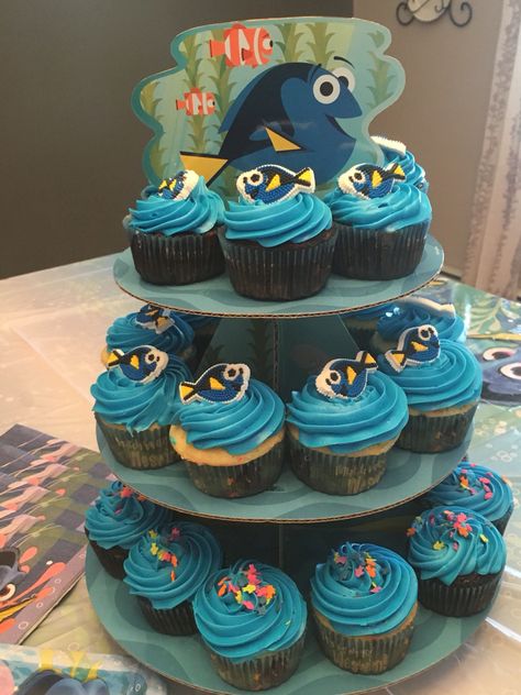 Finding dory cupcakes home maid Finding Nemo Birthday Party Ideas Diy, Finding Nemo Cupcakes, Dory Cupcakes, Finding Dory Cupcakes, Dory Birthday Cake, Finding Dory Birthday Party, Dory Birthday Party, Finding Dory Party, Finding Nemo Party