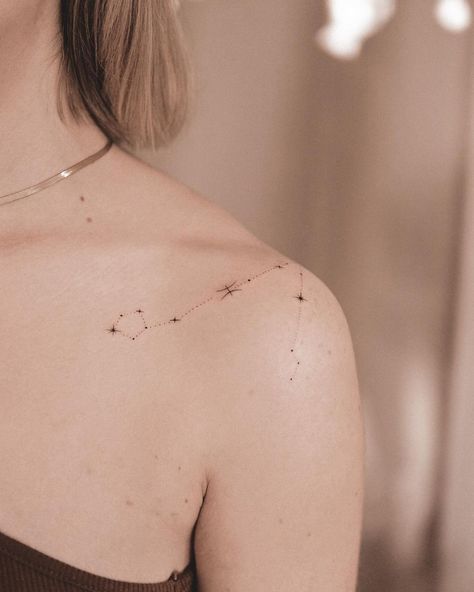 Pisces Constalation Tatoos, Minimal Pisces Tattoo, Pisces Ankle Tattoo, Perseus Constellation Tattoo, Minimalist Pisces Constellation Tattoo, Constellation Shoulder Tattoo, Minimalist Pisces Tattoo, Tiny Pisces Tattoos, Pisces Aesthetic Tattoo