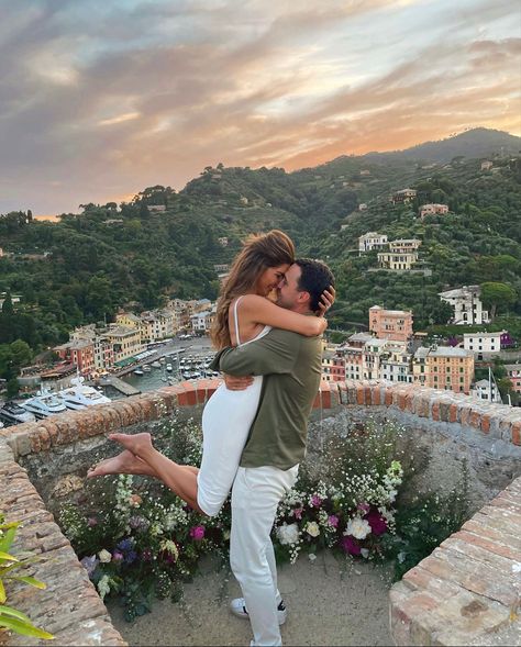 Capri Italia, Proposal Pictures, Comer See, Cute Engagement Photos, Engagement Pictures Poses, Proposal Photos, Dream Engagement, Proposal Engagement, Relationship Goals Pictures